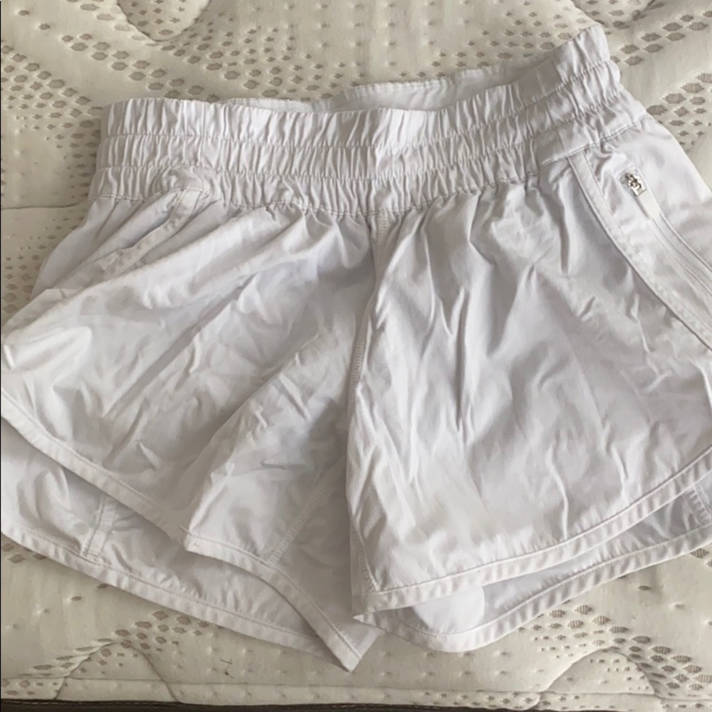 Lululemon tracker shorts sz 6 white